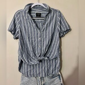 Abercrombie & Fitch denim shirt blue striped shirt button up tie top size medium